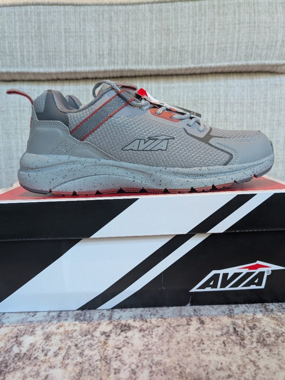 NWT Size 8.5 AVIA Canyon 2 Men's Sneakers Gray Coral Memory Foam